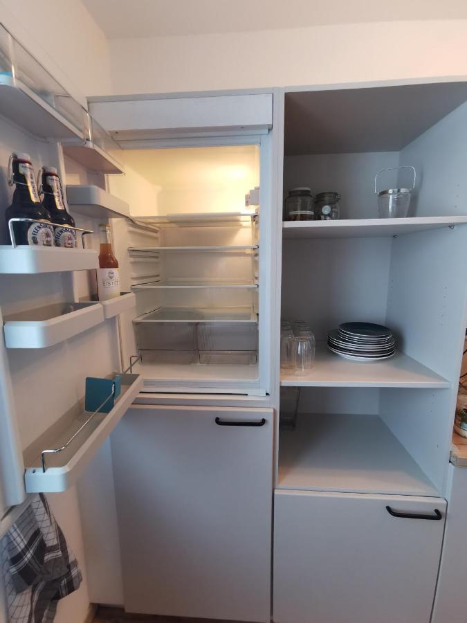 Up Wulkje21 Neu Renovierte Wohnung Mit Pkw Stellplatz Emden Bagian luar foto