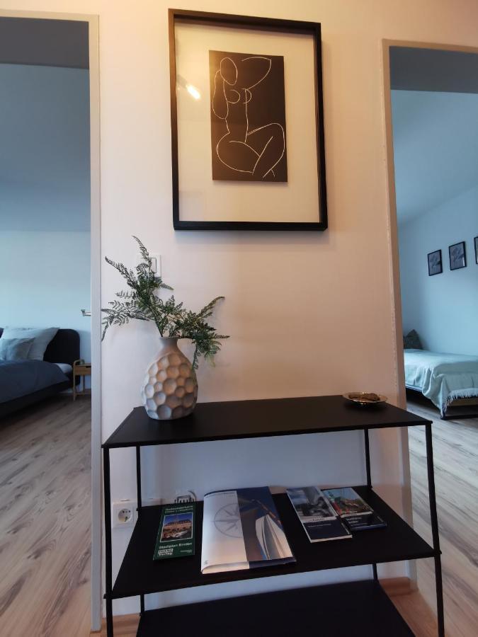Up Wulkje21 Neu Renovierte Wohnung Mit Pkw Stellplatz Emden Bagian luar foto