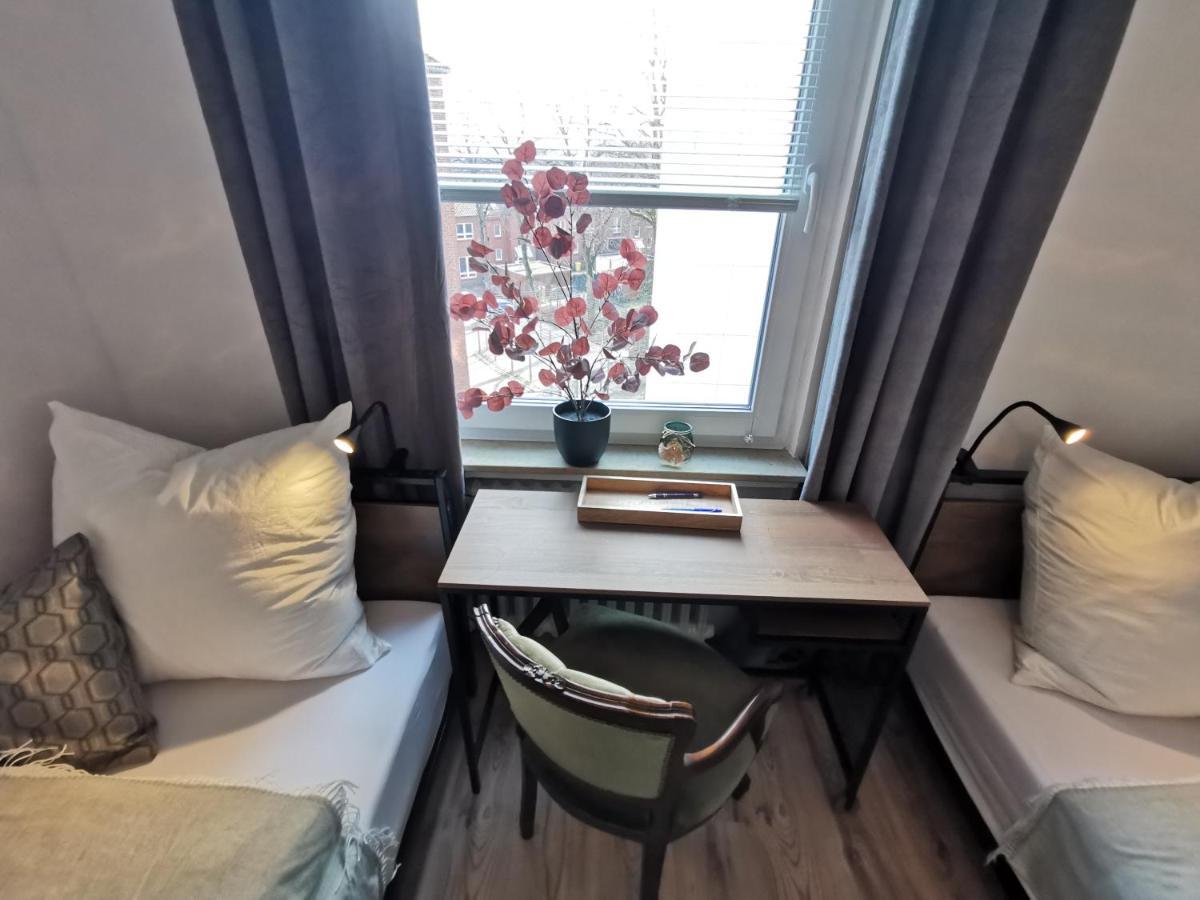 Up Wulkje21 Neu Renovierte Wohnung Mit Pkw Stellplatz Emden Bagian luar foto