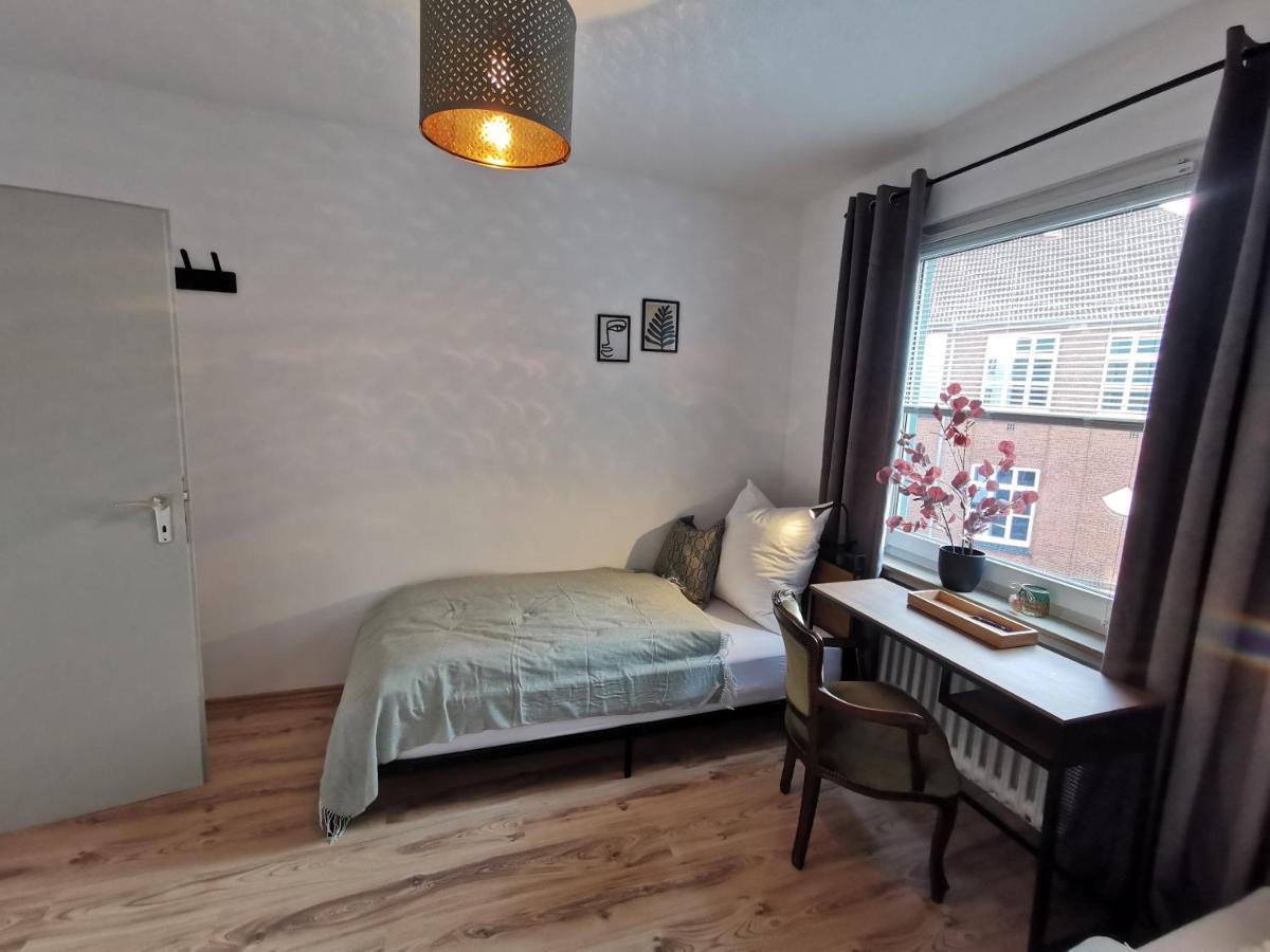 Up Wulkje21 Neu Renovierte Wohnung Mit Pkw Stellplatz Emden Bagian luar foto