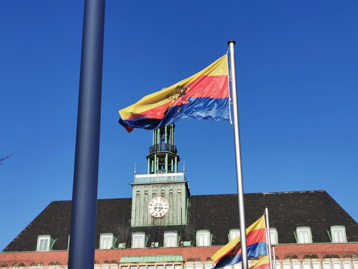Up Wulkje21 Neu Renovierte Wohnung Mit Pkw Stellplatz Emden Bagian luar foto